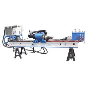 vrtná souprava s děleným kotevním systémem